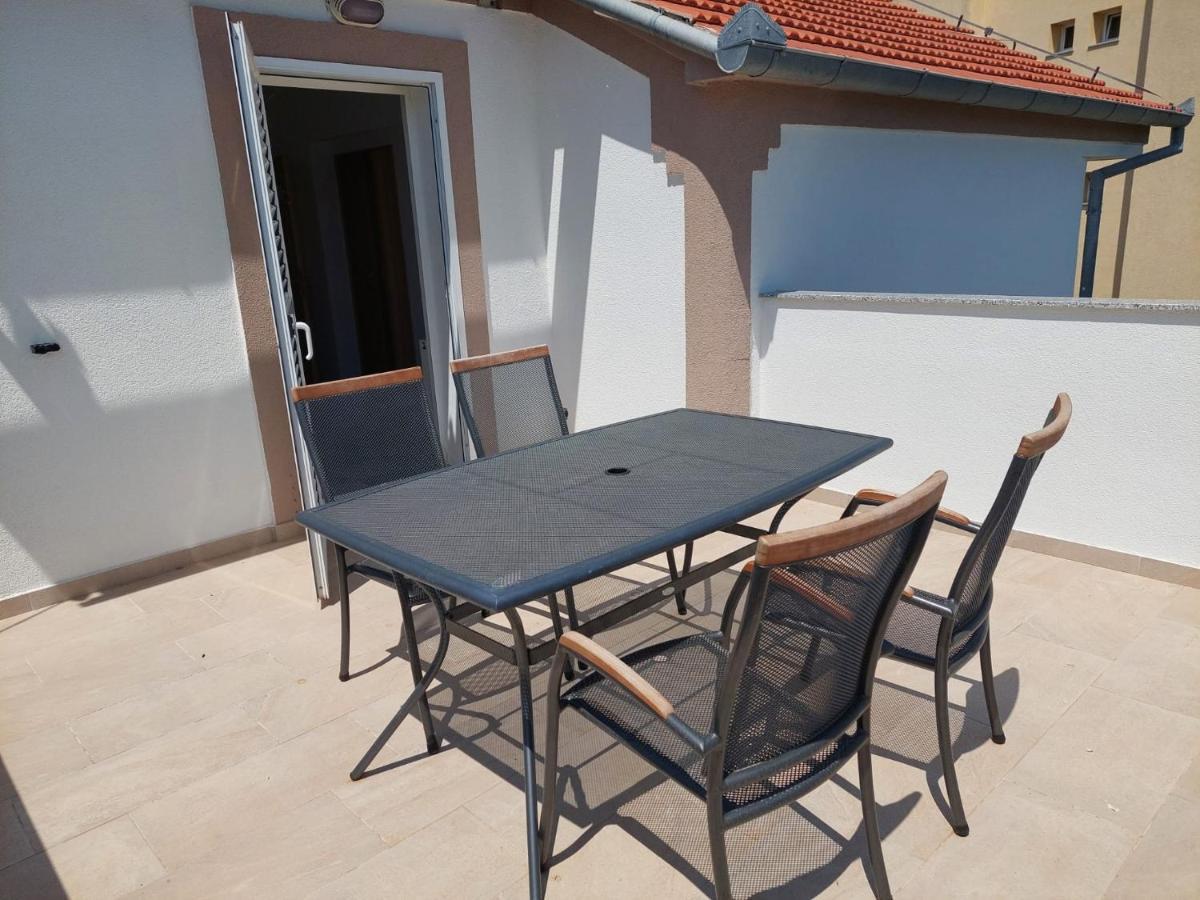Apartments "Jope I Toni" Biograd Na Moru Exterior photo